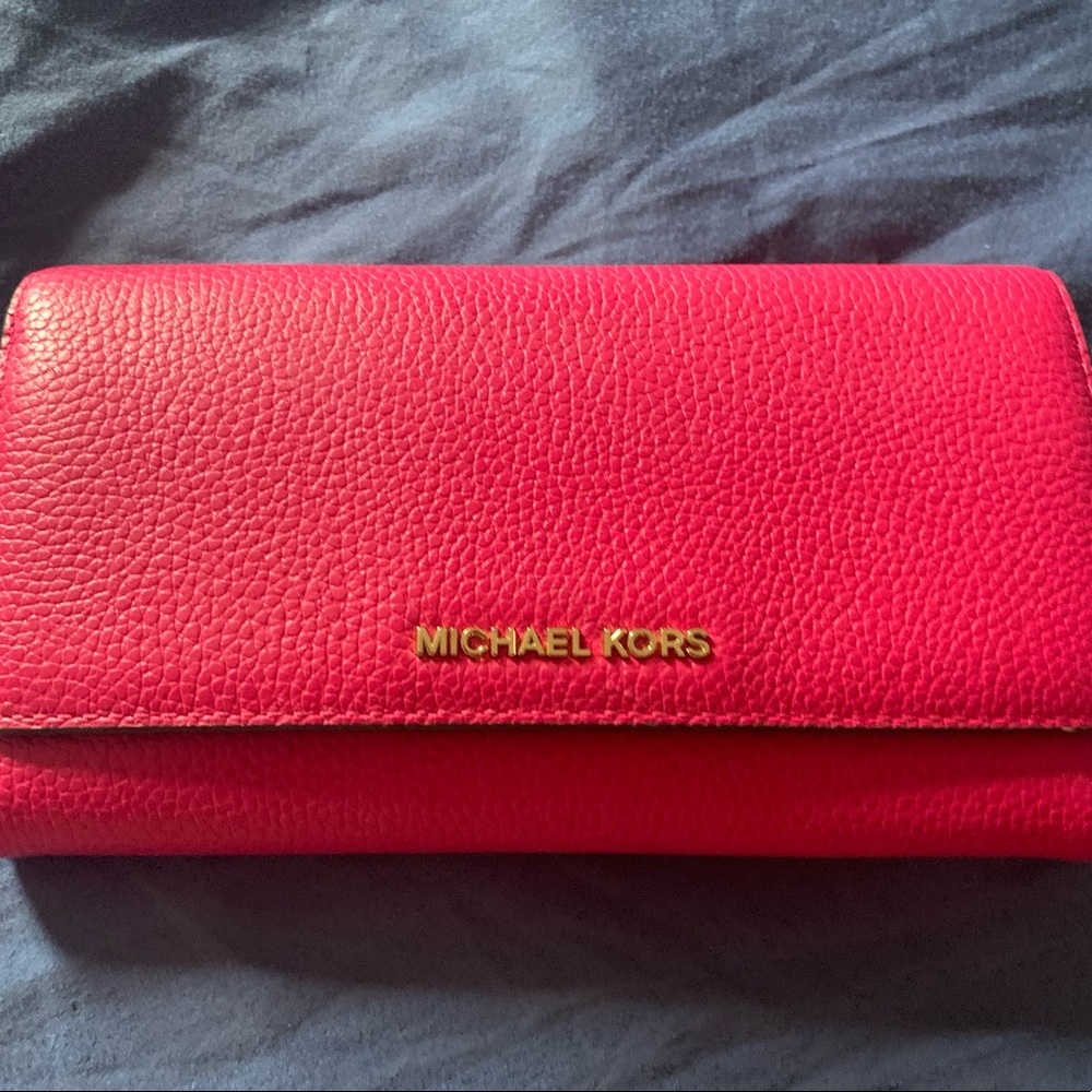 Michael kors pebbled leather wallet. Pink